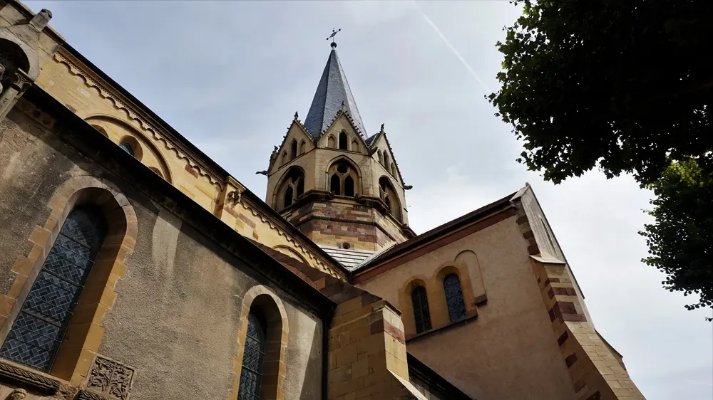 Des milliers de responsables d’églises ont maltraité des enfants en France, selon une enquête